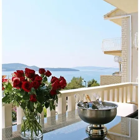 Klara's Seaview טרוגיר