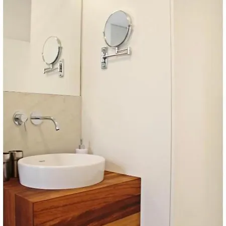 Klara's Seaview * טרוגיר