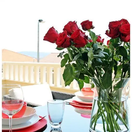 Klara's Seaview * טרוגיר