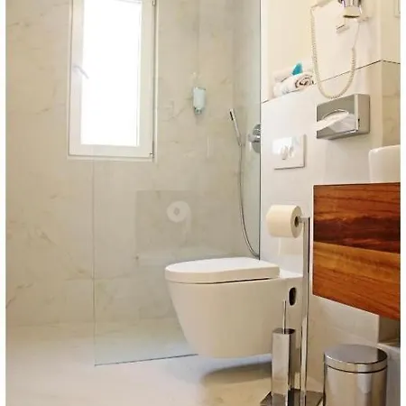 Klara's Seaview דירה *