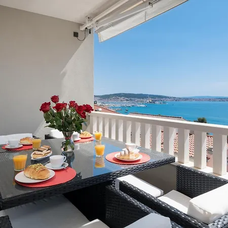 Klara's Seaview Appartement *