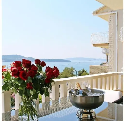 Klara's Seaview טרוגיר