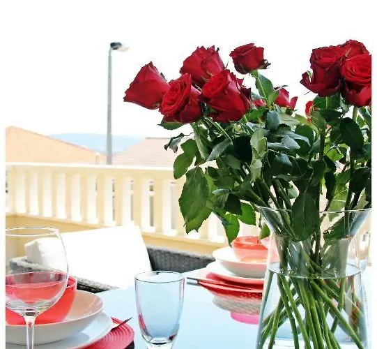 Klara's Seaview * טרוגיר