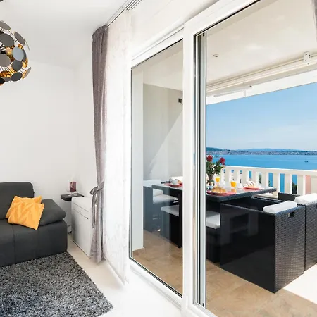 Klara's Seaview Apartmán *